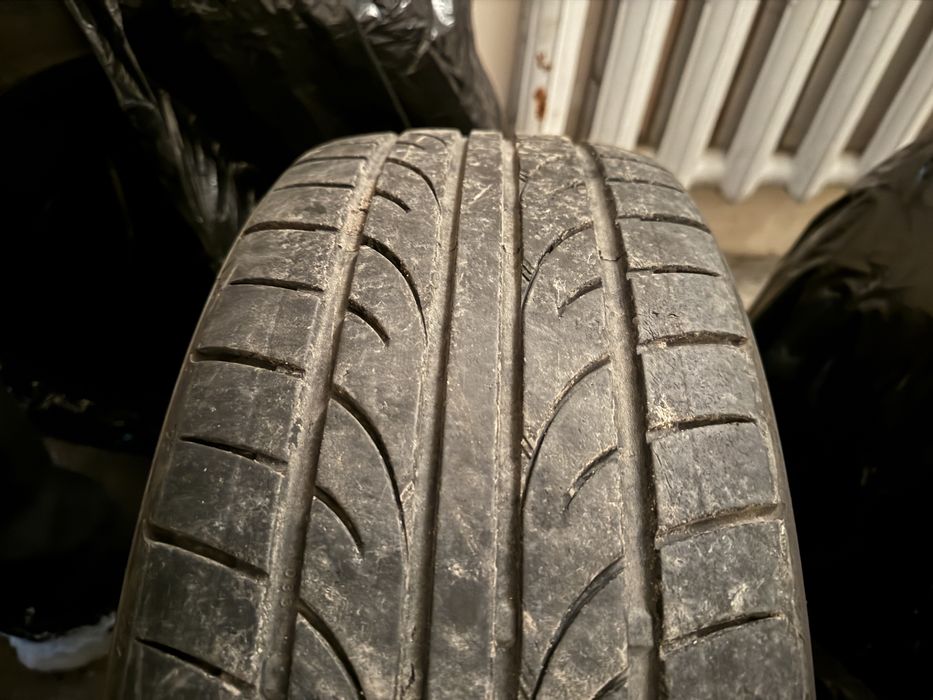Продам комплект летних шин 215/55/17