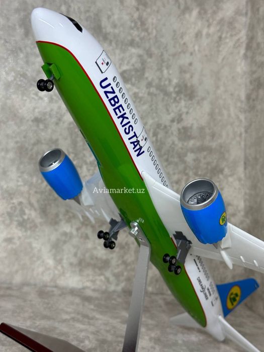 Самолет Boeing 787-8 Dream Liner Uzbekistan Airways отличный подарок