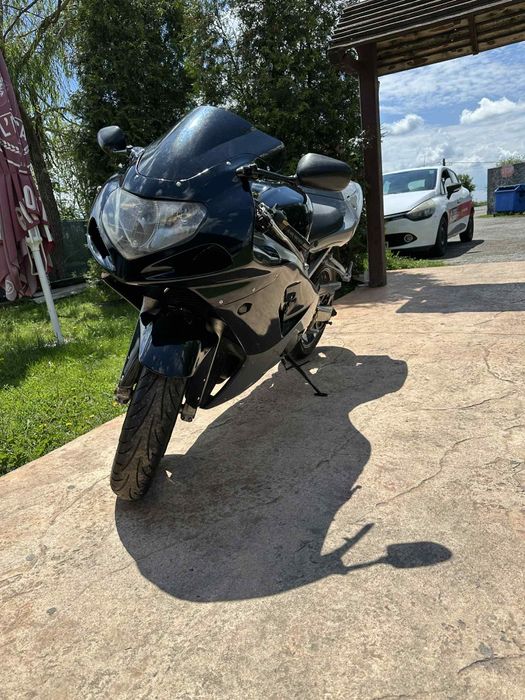 Vând sau schimb cu auto suzuki gsxr600