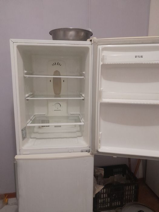 Холодильник продаётся