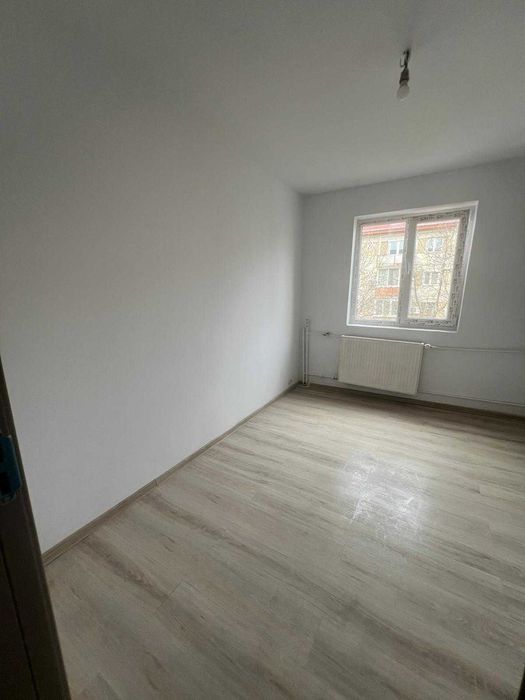 Apartament 4 camere,Dacia,et.3