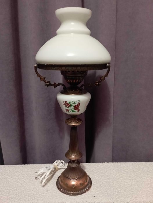 Красиви старинни лампи с абажури - лампа