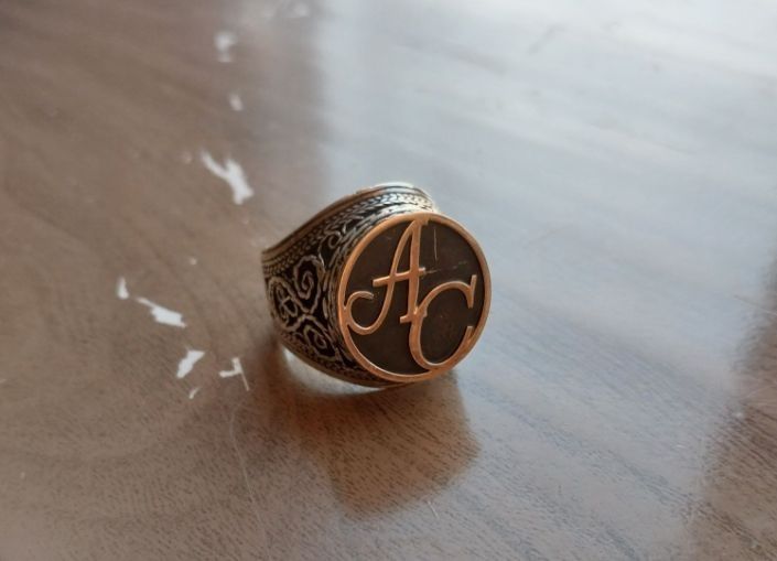 Печатка серебро+золотые буквы