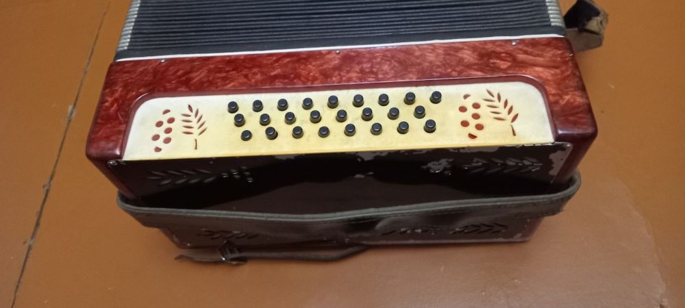 Гармонь с регистрами продам