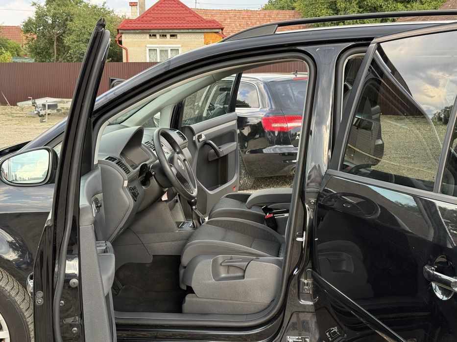 Volkswagen Touran 1.9 TDI 105 CP 6 Trepte 11/2009 SE POATE IN RATE