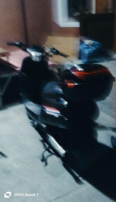 Skuter sotladi elektroni