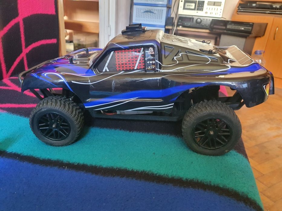se vinde automodel  traxx flaș 4wd