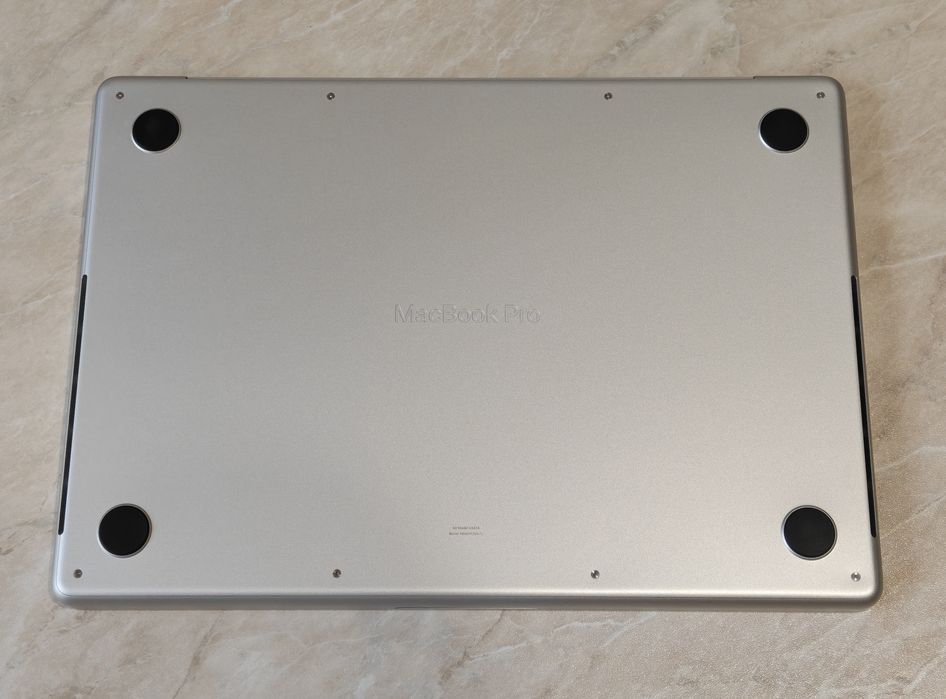 MacBook Pro 14 M5 24/1TB 10 циклов