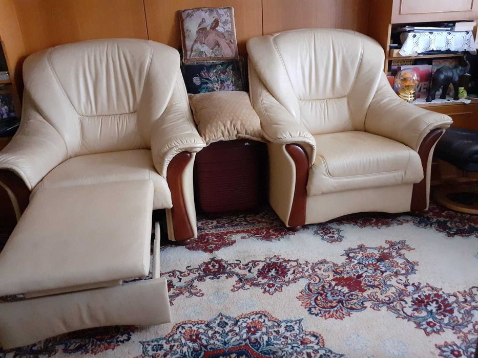 Холна гарнитура (1 разтегателен диван, 2 фотьойла -1ят е разтегателен)