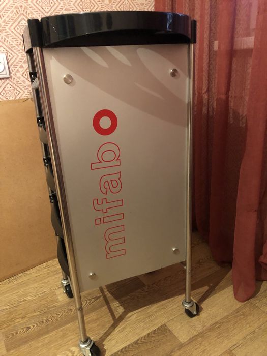 Продаю срочно! Парикмахерское кресло, тележка и мойка