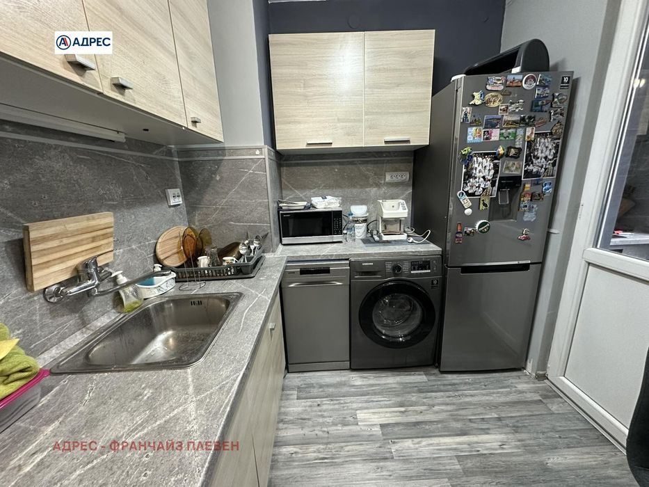 Продава се Едностаен апартамент в Плевен, Широк център - 50 кв.м за 2200 €/кв.м - Снимка #2