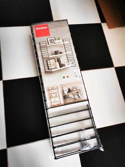 Tomado rafturi etajere perete sistem modular metal Adriaan Dekker