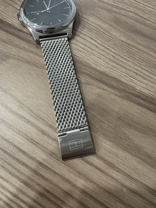 Срочно часы Tommh Hilfiger оригинал