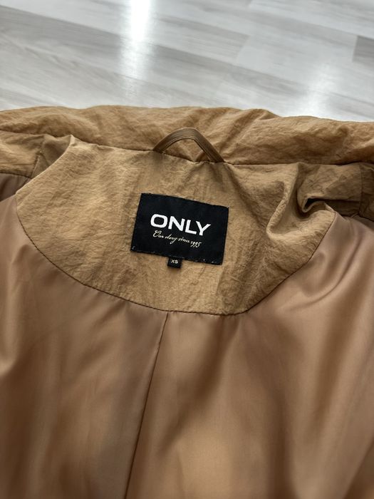 Оригинално дамско яке в кафяво ONLY