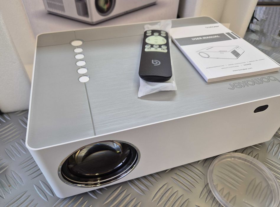 Bomaker Parrot 1 1080P LED проектор  300 ANSI Lumens 9000:1