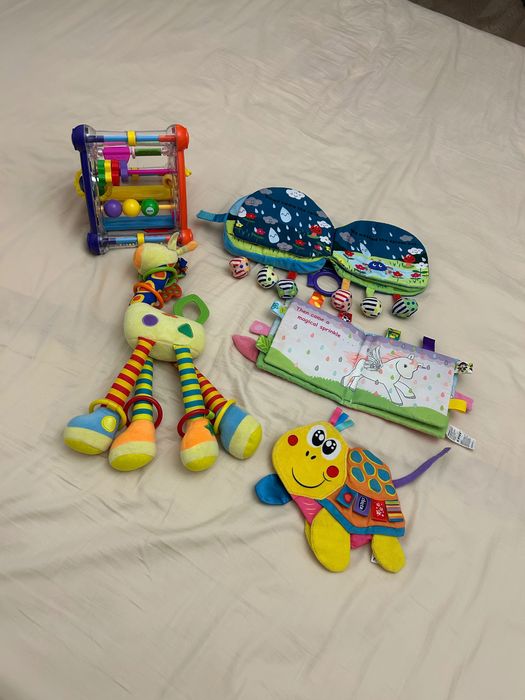 Первые игрушки малыша