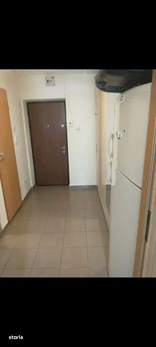 Garsoniera de inchiriat in spate la Mall Vitan