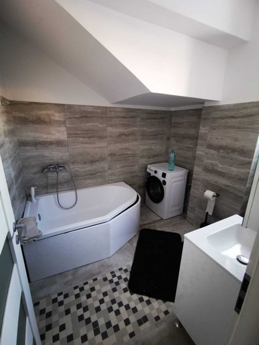 Ap 2 camere de inchiriat (vis-a-vis de Padurea Rosu)