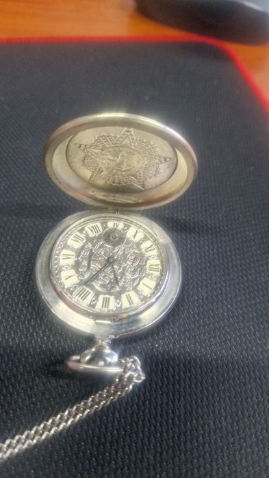 В продаже карманные часы Молния.