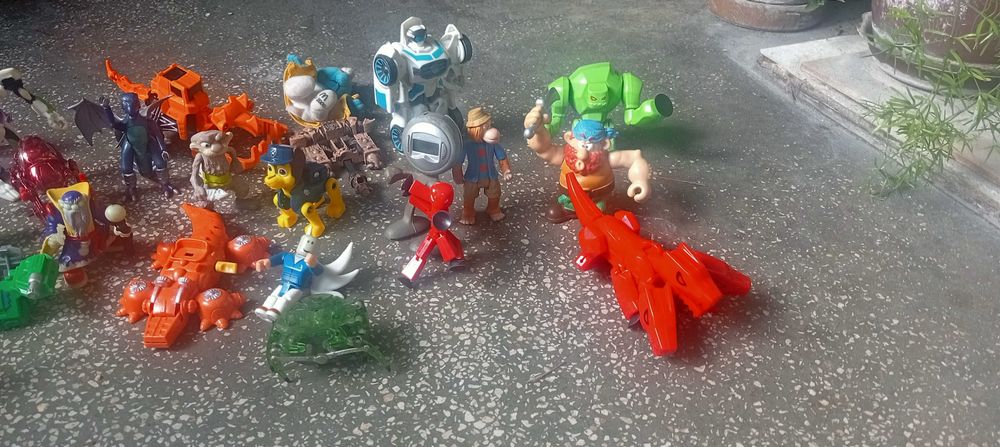 Bakugan,Power rangers ,Marwel ,Toy story,Zip Zods etc