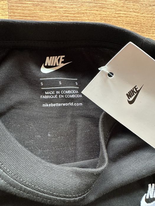 Мъжка,памучна,черна тениска Nike с бродирано лого и щампа на гърба