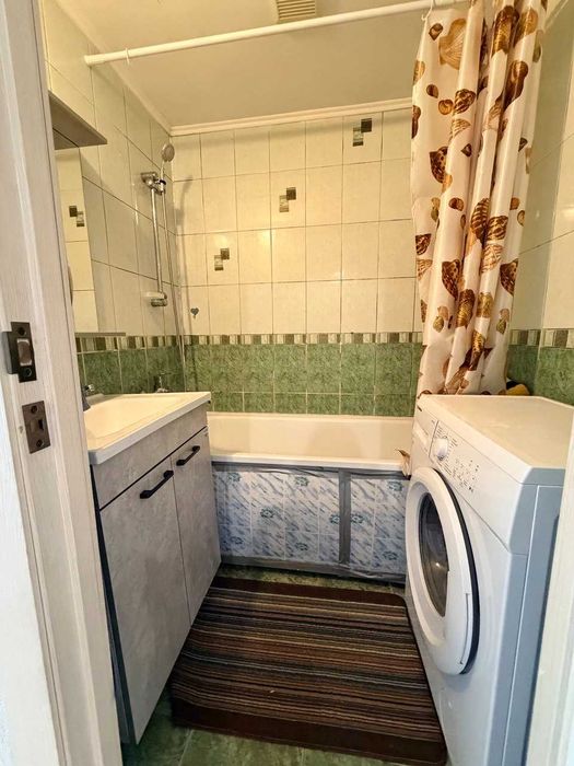 Продам 2х комн кв  168квартал
