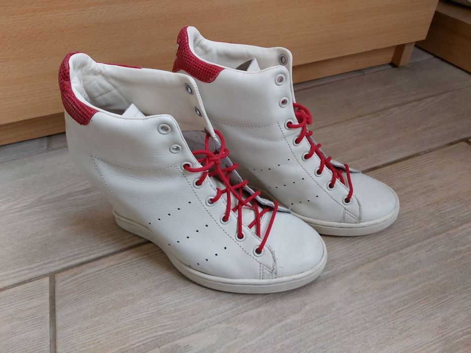 Дамски спортно-елегантни обувки на Адидас естествена кожа