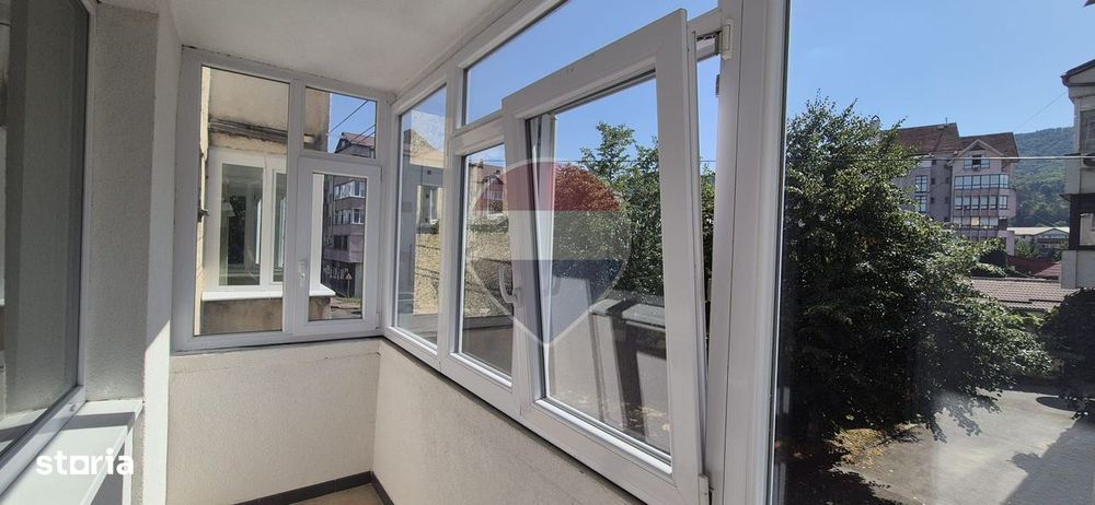 Garsonieră modernă | Centrală Piatra-Neamț | Mobilată complet
