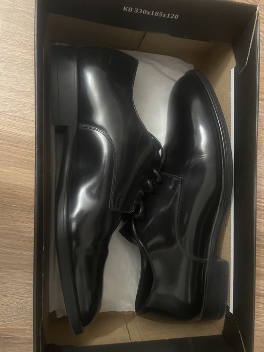 Pantofi eleganti barbati semiluciosi din piele