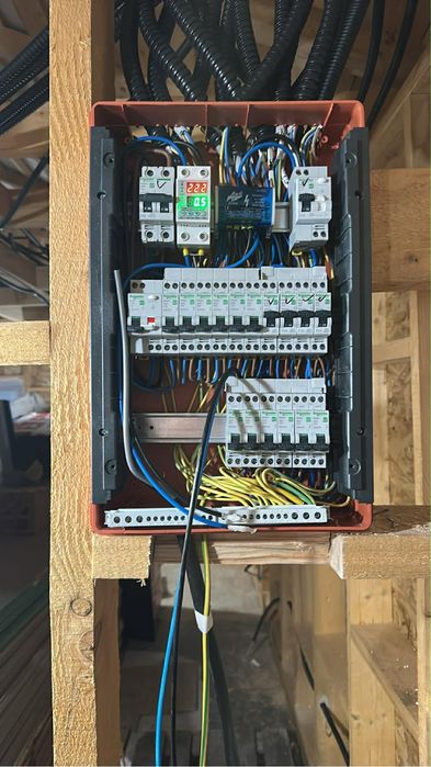 Sisteme de supraveghere și instalatii electrice