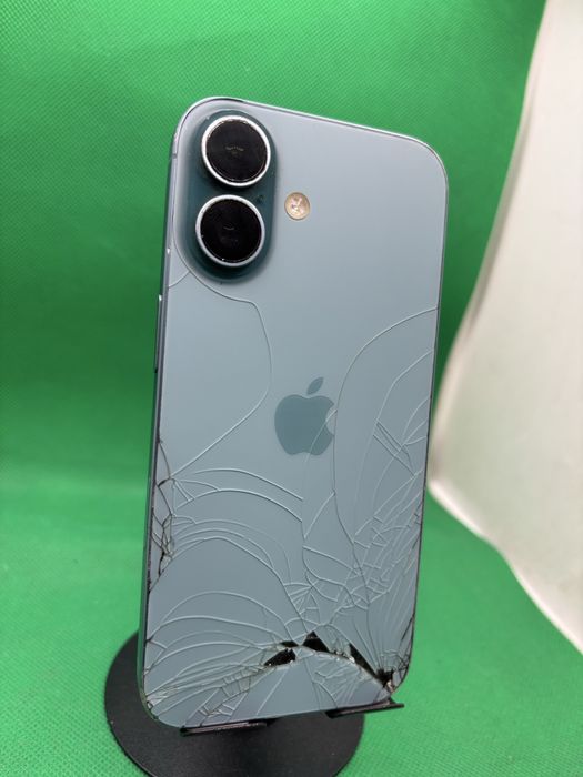 Iphone 16 128 GB 90 Batt fisurat•Amanet Lazar Crangsi•57726