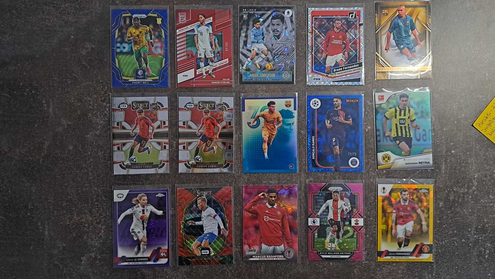 Cartonase cu fotbalisti numerotate,paralele,inserturi si rookie cards