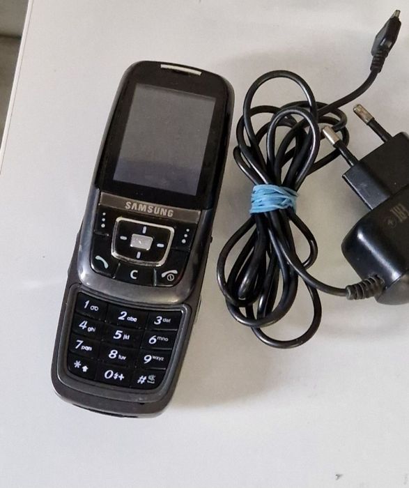 Telefon Samsung slide D600E perfect funcțional