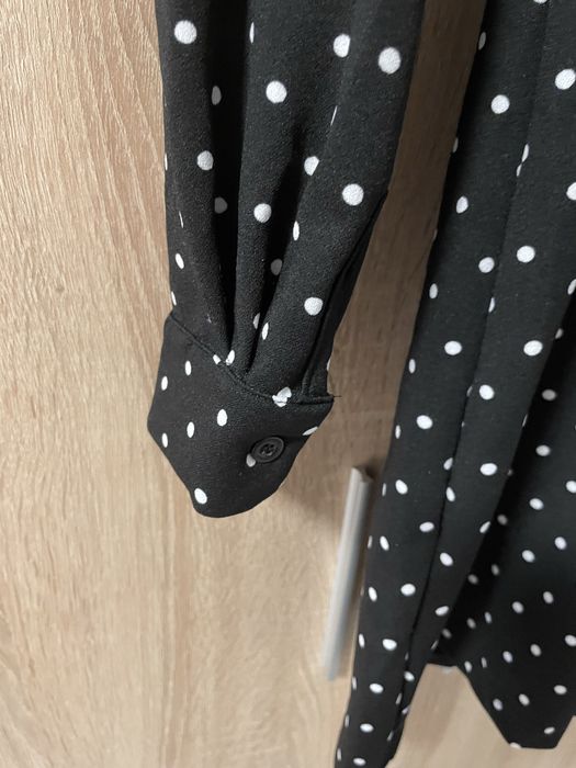 Рокля на точки в черно