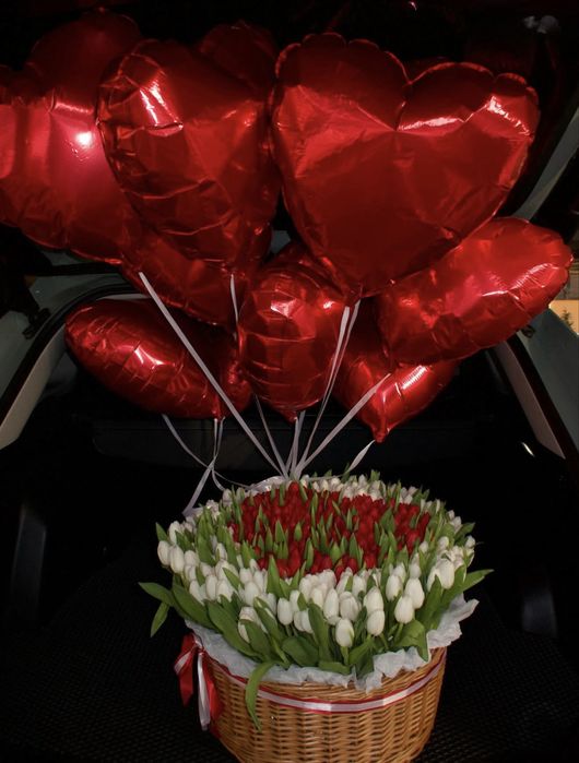 101 тюльпан в корзине