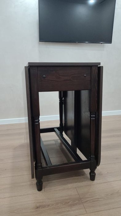 Столы и детский стул продам срочно