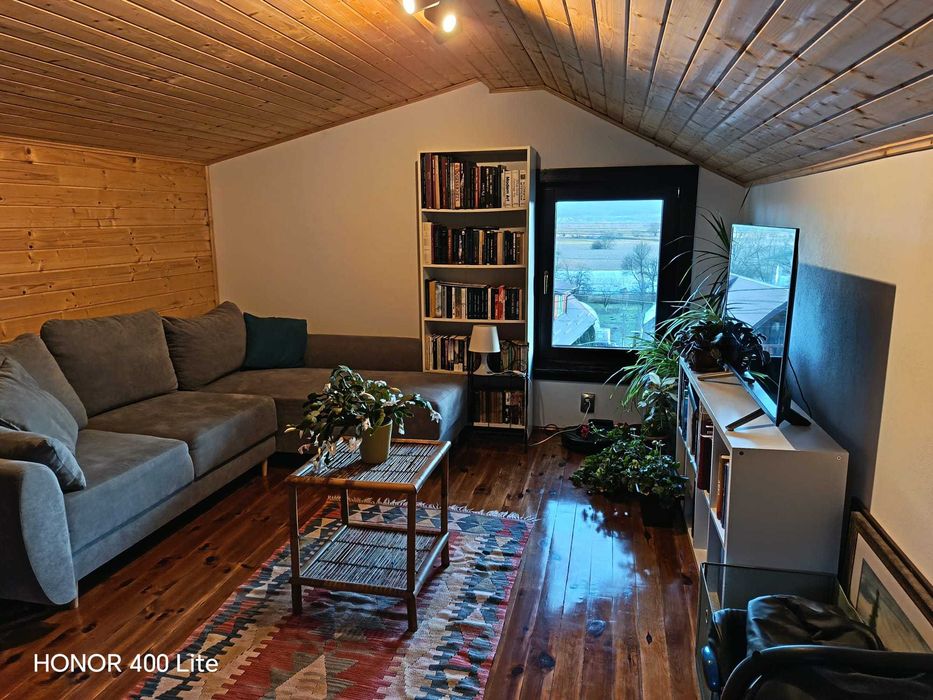 Casă rustică din lemn de vânzare în Curteni