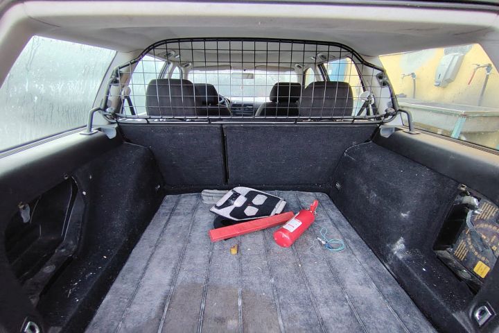 Bara fata Volkswagen VW Golf 2001 1.6 MT (105 hp)