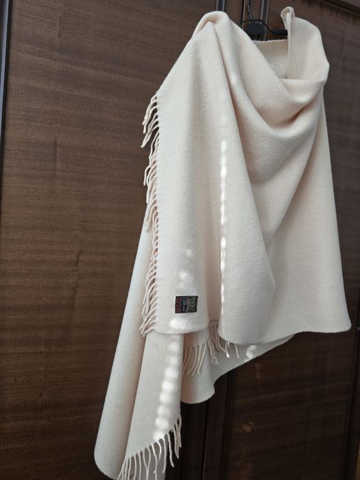 Страхотен бутиков вълнен  шал- наметка