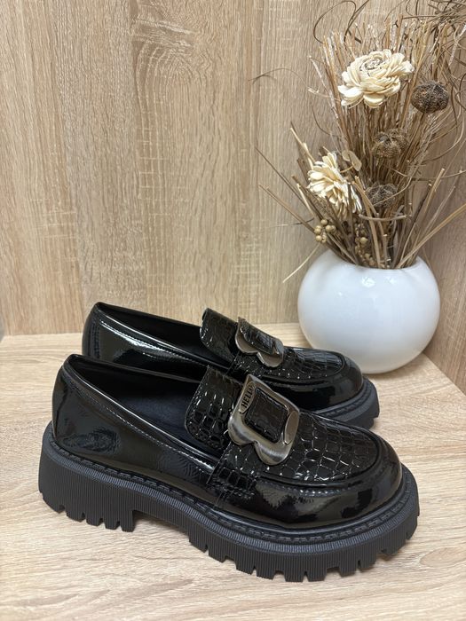 Обувки нови черни