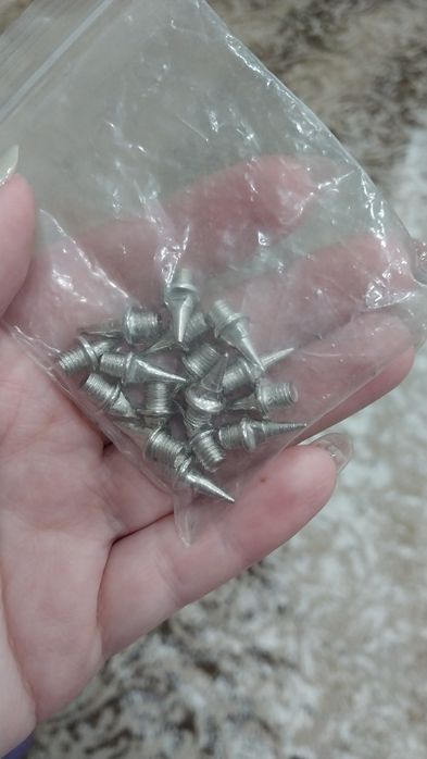 Продам шипованые кросовки 36 размер