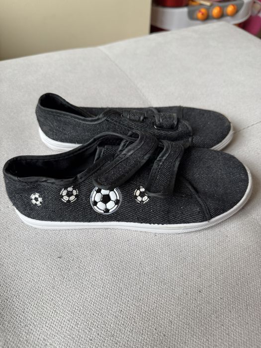 Пантофи за момче 33 номер + подарък пантофи 35 номер