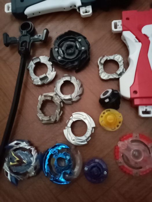 Бэйблейд 12500 есть железные