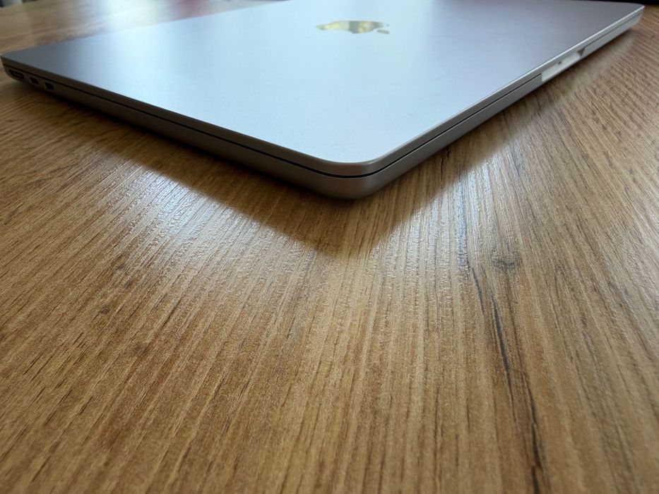 MacBook Air 13" M2 Chip 8-Core CPU/10-Core GPU/16GB RAM/512GB SSD