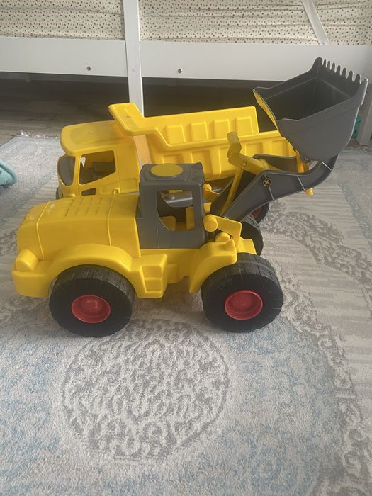 Продам за.                                6000 за          две машинки