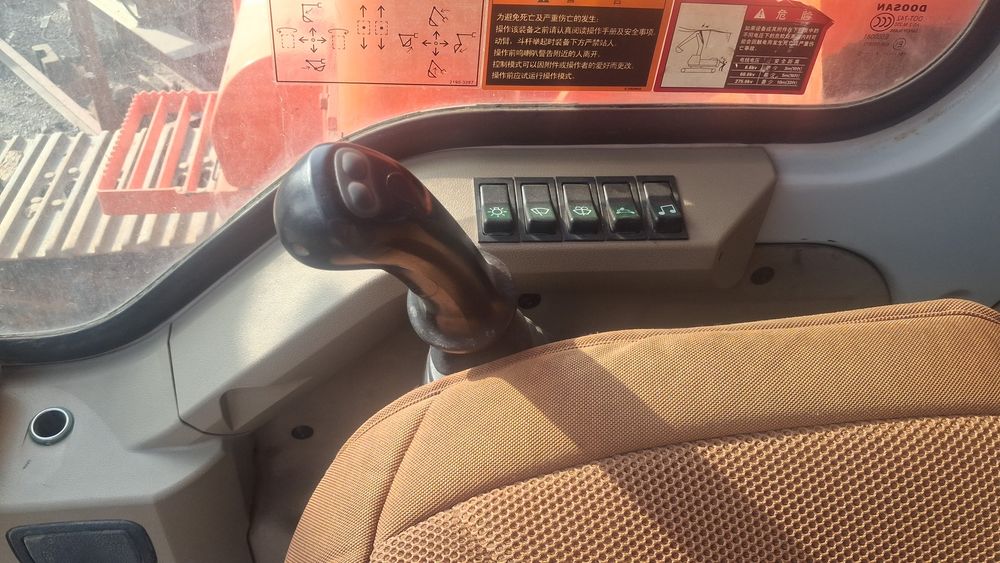 Гусеничный экскаватор Doosan