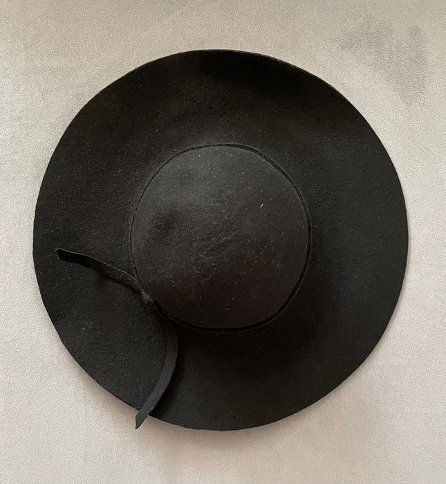 Дамска шапка Motivi