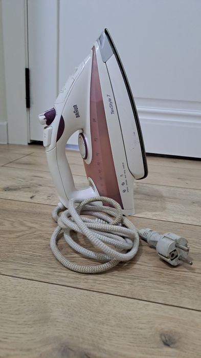 Продается Утюг Браун.