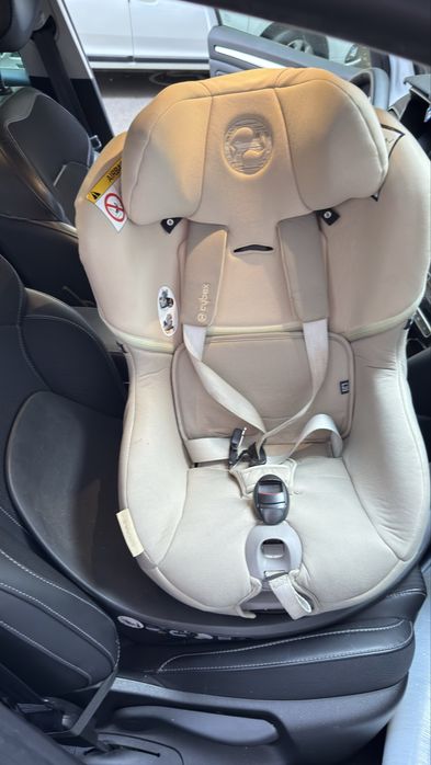 Scaun auto rotativ 360° Cybex Sirona S + Isofix