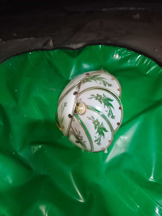 Продам люстры в нормальном состоянии